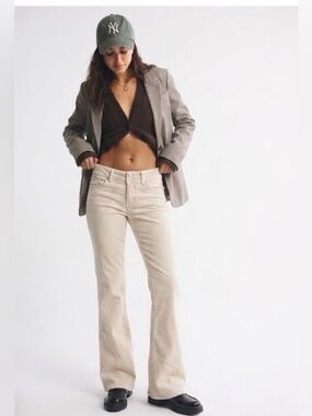 Abercrombie & Fitch Women’s lightweight Cream Corduroy Flared Jeans - size 0